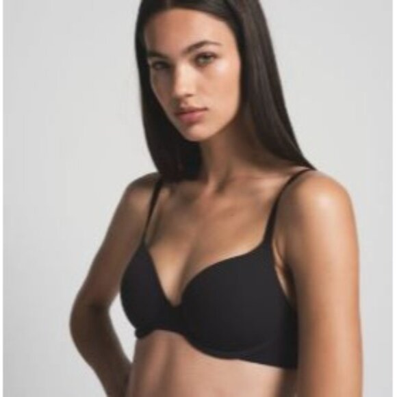 NWT SKIMS FITS EVERYBODY T-SHIRT BRA ONYX SZ 40C - Picture 1 of 1